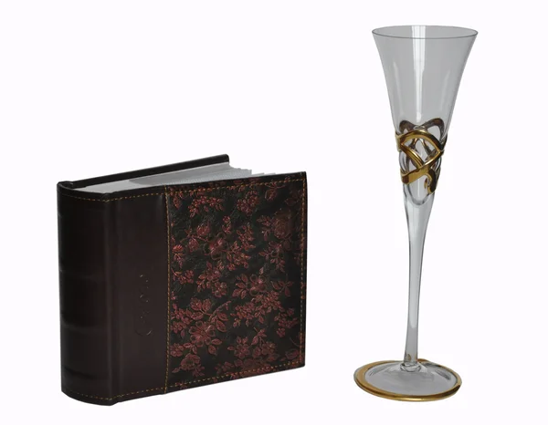 Resim albümü ve şarap cam