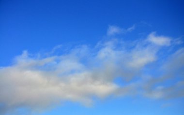 Тне blue sky with fluffy white clouds clipart