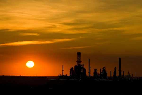 Industriële zonsondergang met kopie ruimte — Stockfoto