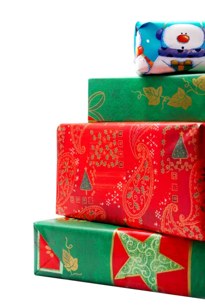 Stos kolorowych owinięty prezent na Boże Narodzenie — Zdjęcie stockowe