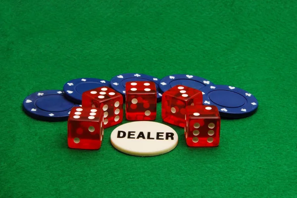 Poker žetony a kostky — Stock fotografie