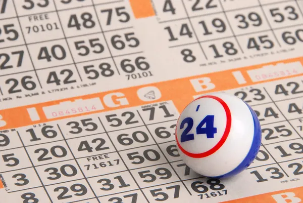 Bingo boll på orange kort — Stockfoto