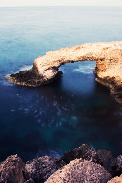 Морские скалы — стоковое фото