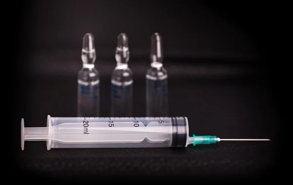 Syringe and ampoule — Stock Photo, Image