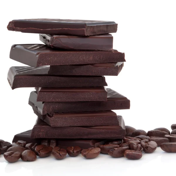 Шоколад и кофе в зернах — стоковое фото