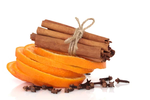 Cinnamon, Orange and Cloves — Stock Photo, Image