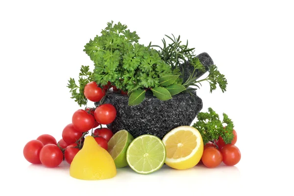 Hojas de hierbas, frutas y tomates — Foto de Stock