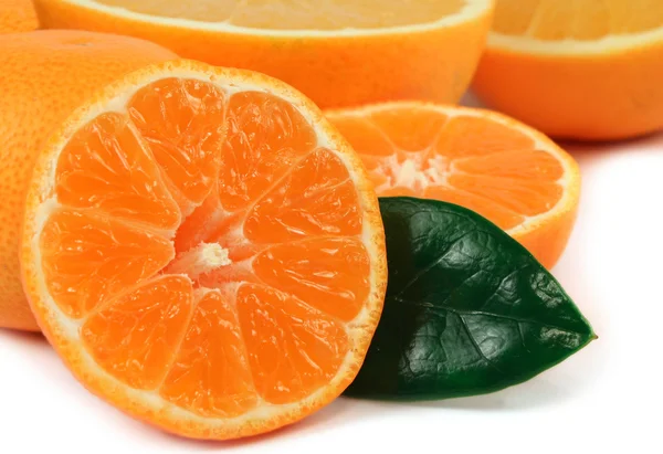 Rebanadas de naranja aisladas — Foto de Stock