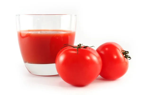 Tomates et jus de tomate isolés — Photo