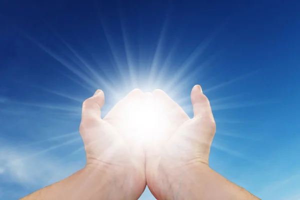 Solen i dina händer — Stockfoto