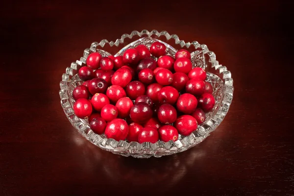 Red cranberry in crystal plate — Stock fotografie