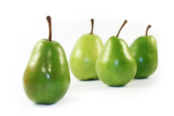 Gröna päron isoleradezelené hrušky, samostatný — Stock fotografie