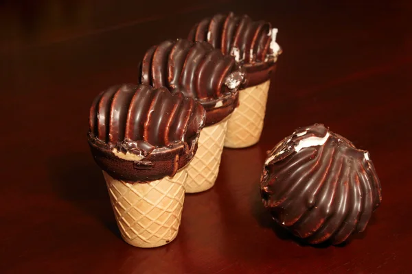 チョコレート覆われたアイス クリーム — ストック写真