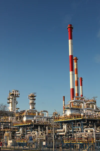 Завод по переработке нефти — стоковое фото