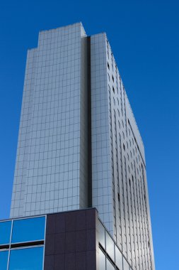 Gümüş ofis binası