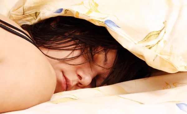Giovane donna che dorme — Foto Stock