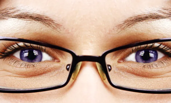 Belos olhos e óculos — Fotografia de Stock