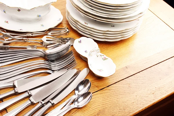Dishes and cutlery set — 图库照片