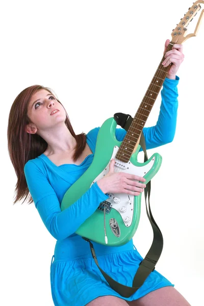 Подросток с гитарой — стоковое фото