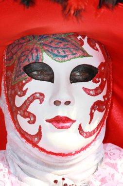 Venedik kırmızı karnaval maskesi