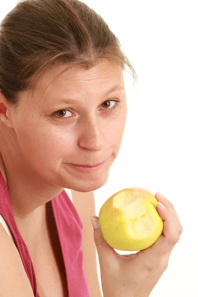 若い女性がリンゴを食べて — ストック写真