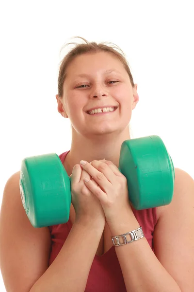 Mladá žena cvičení s váhami — Stock fotografie