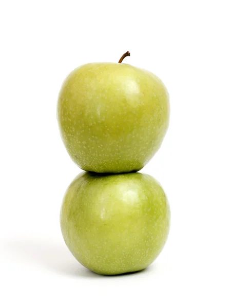 İki yeşil elma