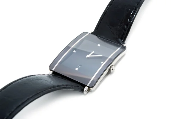 Мужские часы с черной скобкой — стоковое фото