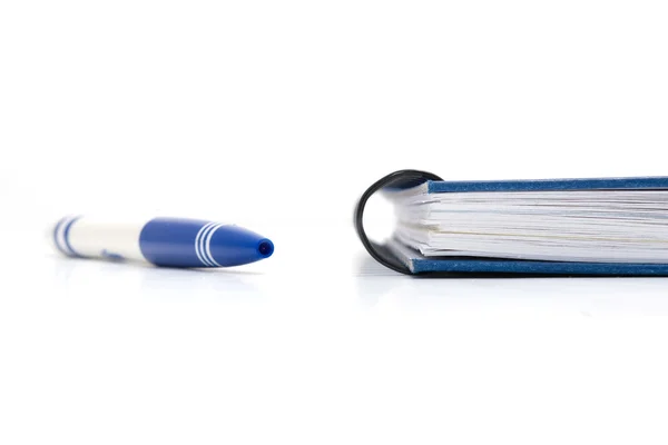 Modrý zápisník a tužku — Stock fotografie