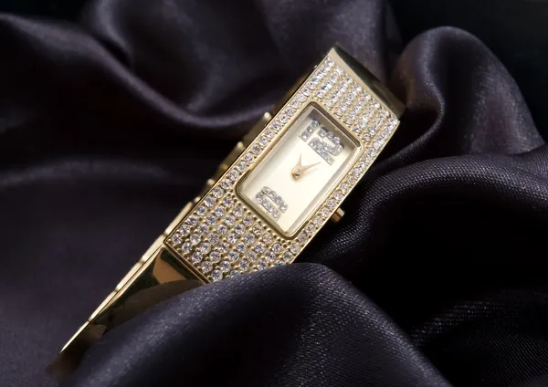 Relógio mulher dourada — Fotografia de Stock