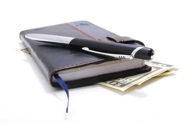 Caderno, caneta e dólares em branco — Fotografia de Stock