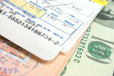 Bilet pasaport ve dolar