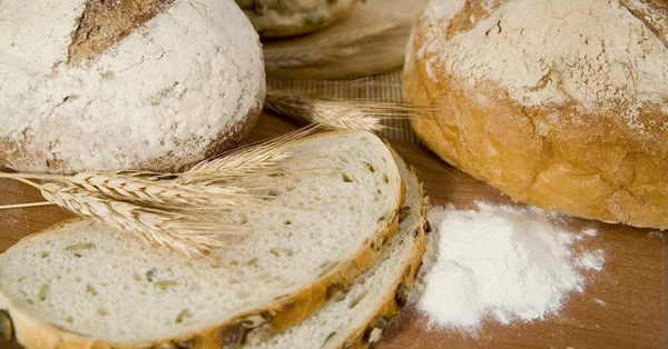 Frescos tipos diferentes de pão com azedo e whe — Fotografia de Stock