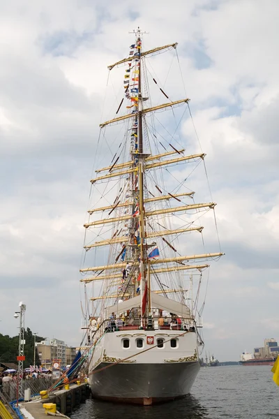 最大の帆船の 1 つの船尾 — ストック写真