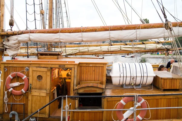 小木屋的大帆船 — 图库照片