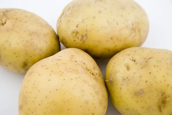 Молода картопля на природному фоні — стокове фото
