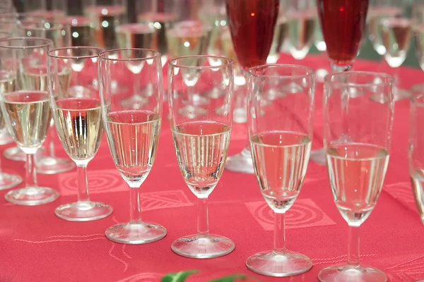 Champaign brýle na svatební hostinu — Stock fotografie