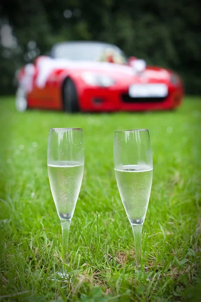 Två champagne glas — Stockfoto