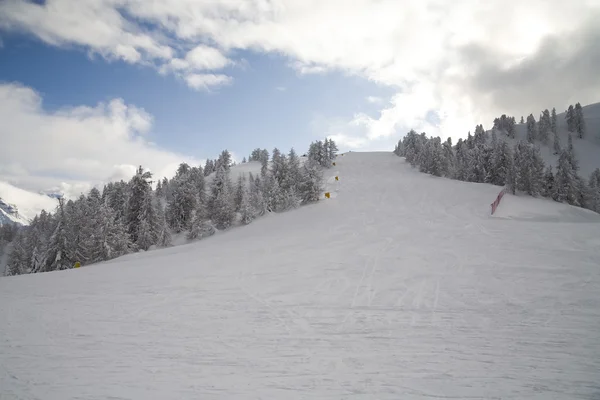 Pista de esquí en Dolomitas italianas — Foto de Stock
