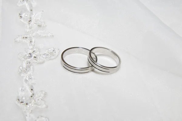 Dva snubní prsteny — Stock fotografie