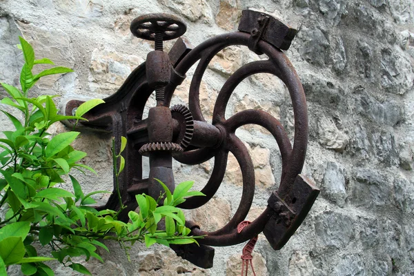 Very old and rusty device — Stock Photo, Image