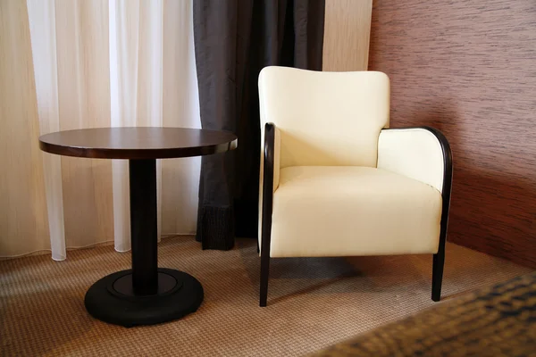Стол и стул — стоковое фото