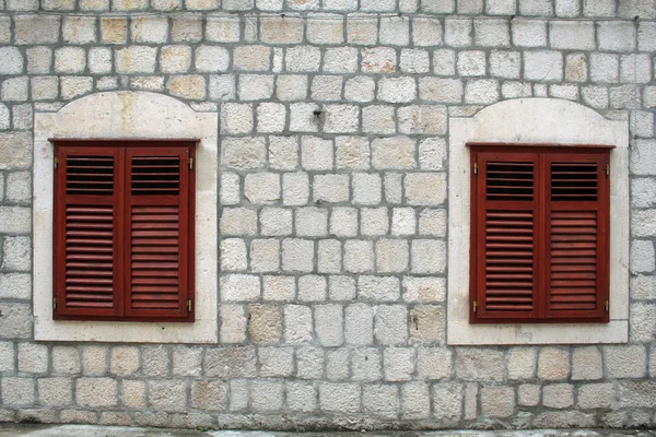 Velho obturador janela — Fotografia de Stock