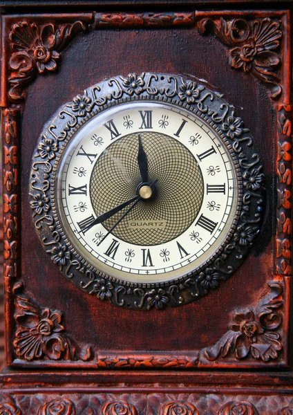 Παλιό ξύλινο ρολόι — Φωτογραφία Αρχείου