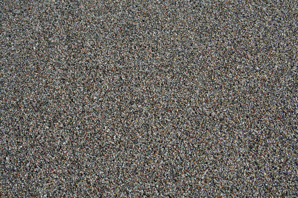 черный песок на пляже