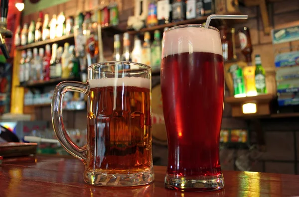 Twee bier gelieve — Stockfoto