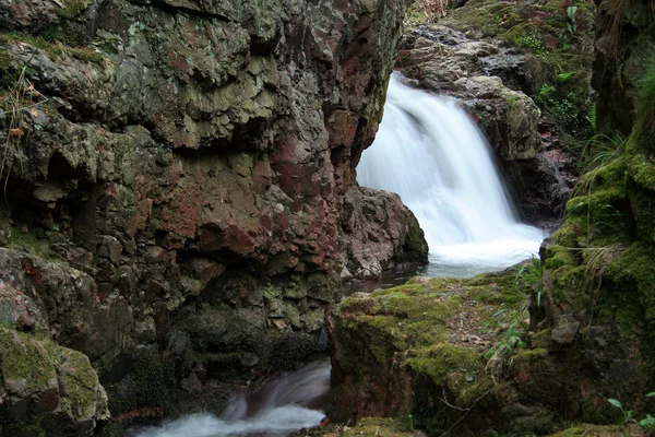 Petite cascade dans les montagnes de Sowie — Photo
