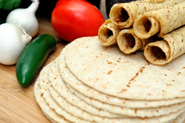 Kukuřičné tortilly a taquitos — Stock fotografie