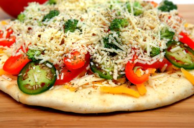 pişmemiş vegtable pizza bir