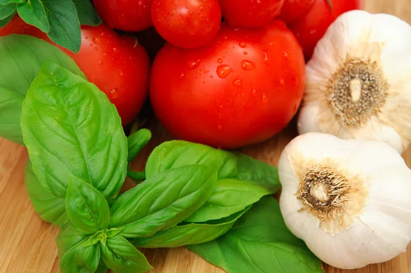 Basil And Tomatoes — Stock Photo, Image
